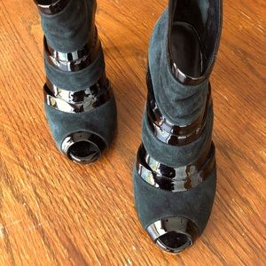 Tory Burch Peep Toe Shooties size 8M